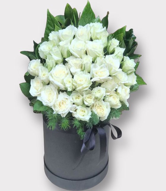 Kutu İçinde Beyaz Güller